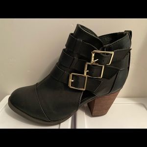 Black size 7 booties